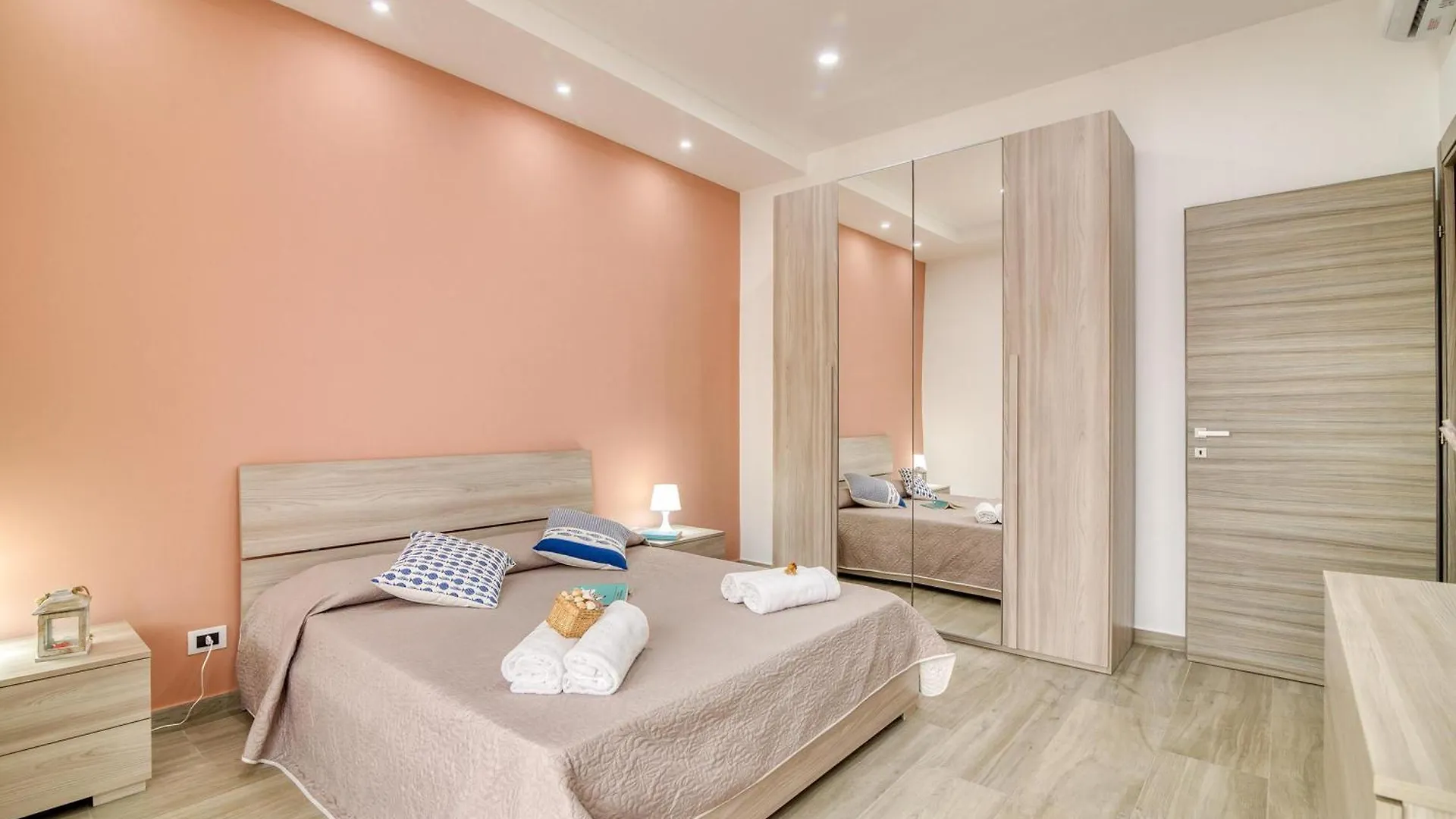 Corallo House 200 Mt From The Sea - Happy Rentals Augusta Apartment